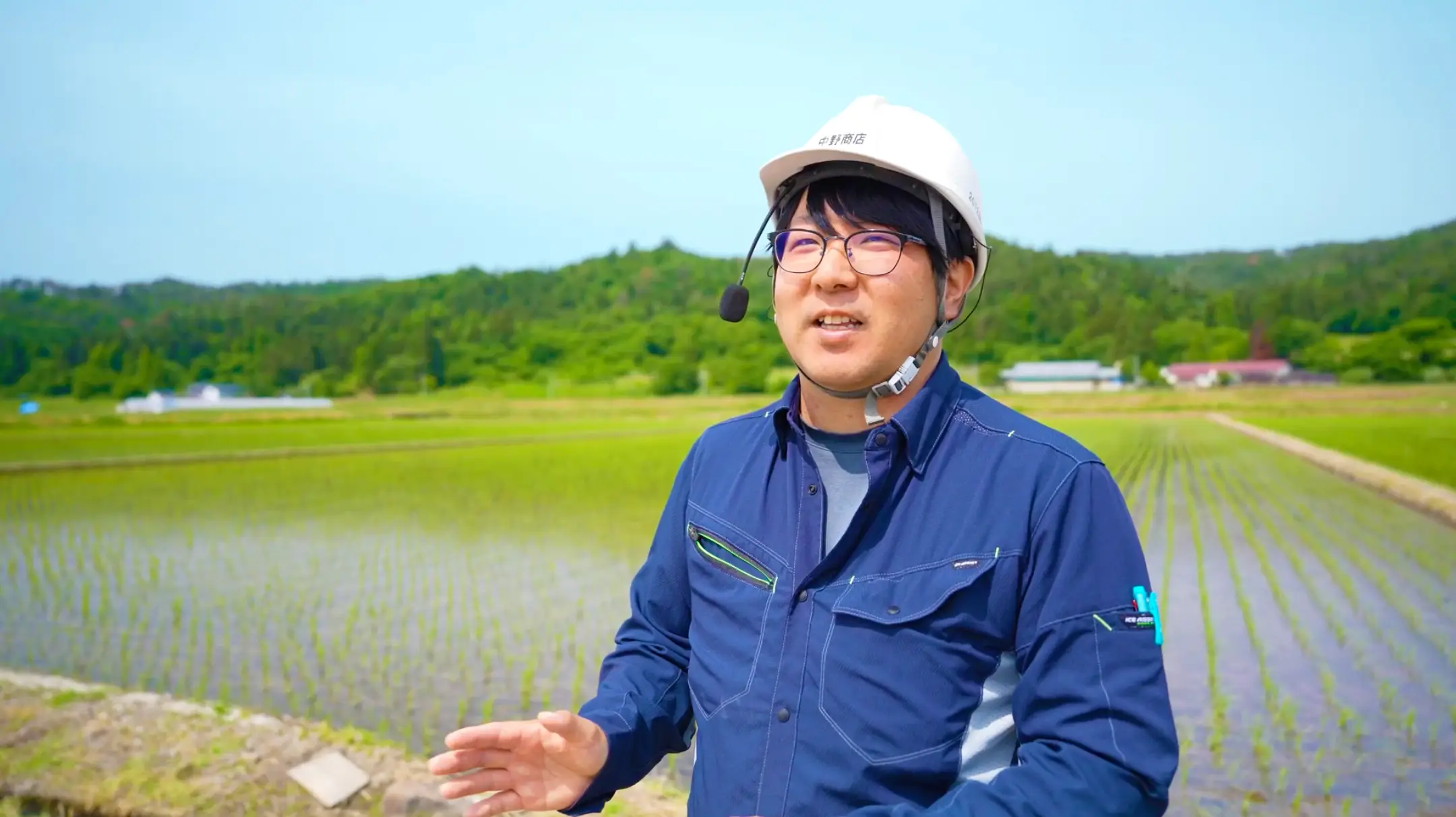 インタビューを受ける中野さん